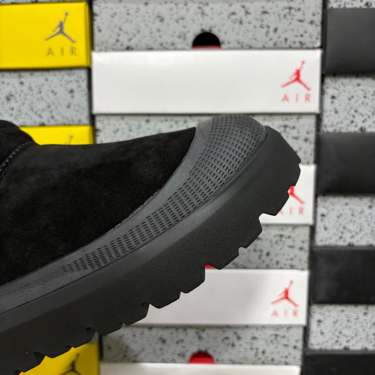 UGG Neumeel Deco Boot – Unisex Suede Ankle Boot in Black with Lug Sole